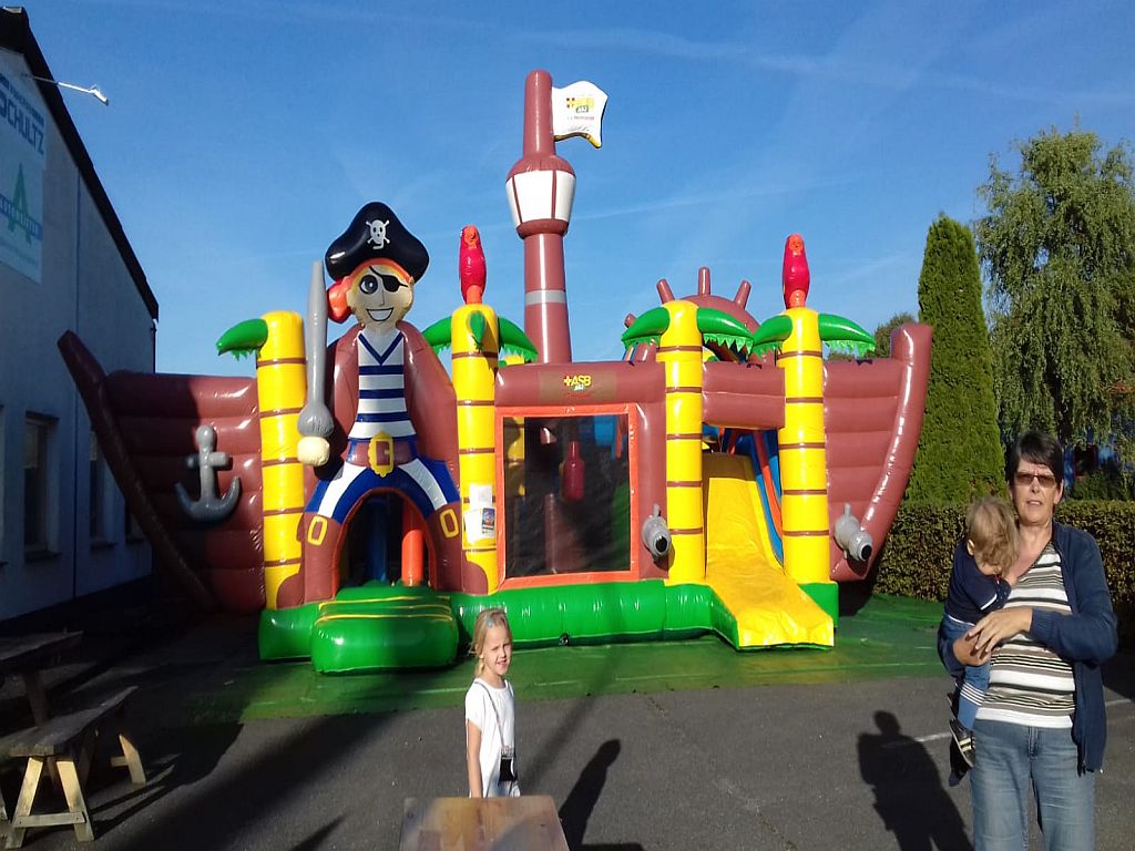 Piratenhüpfburg ASB Autohaus Schultz.jpg